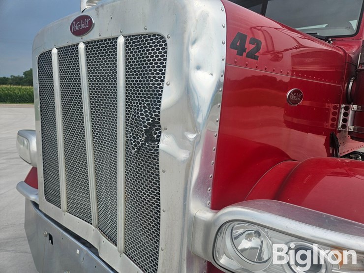 2020-peterbilt-389-image-13