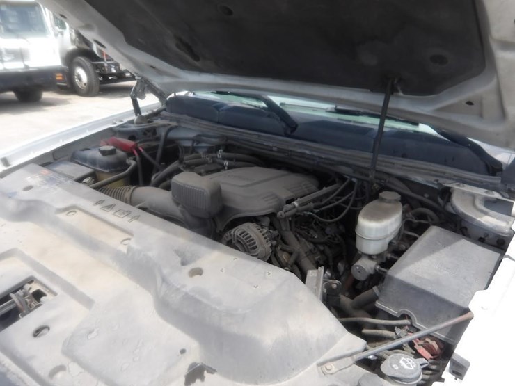 2013-chevrolet-silverado-2500-image-10