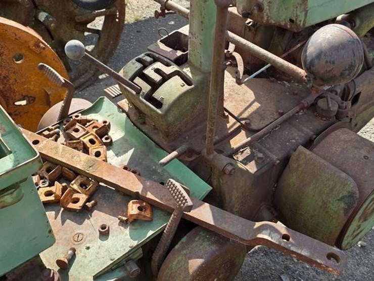 john-deere-tractor-(not-running)-image-20
