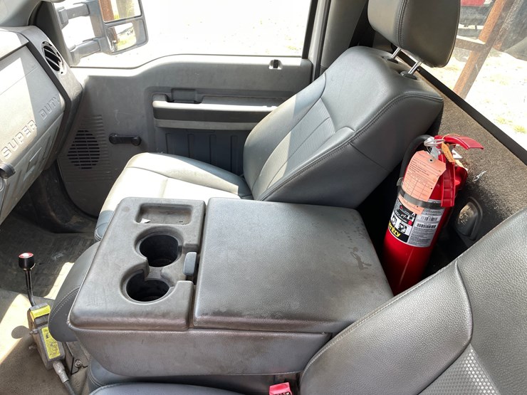 2013-ford-f550-image-32