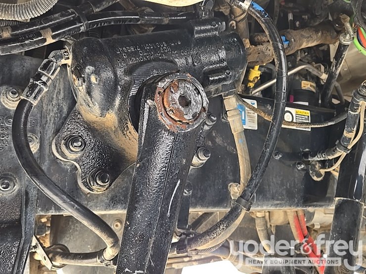 2018-peterbilt-348-image-16