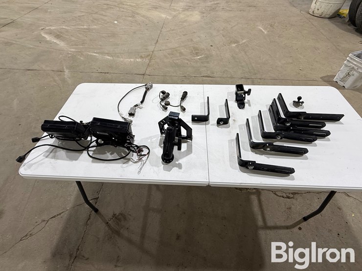 john-deere-cab-mounting-brackets-&-cab-accessories-image-6