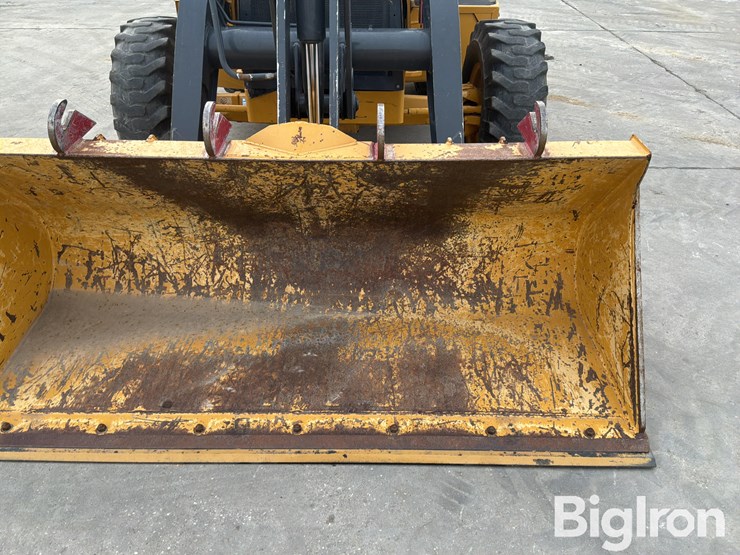 2018-deere-310l-image-15