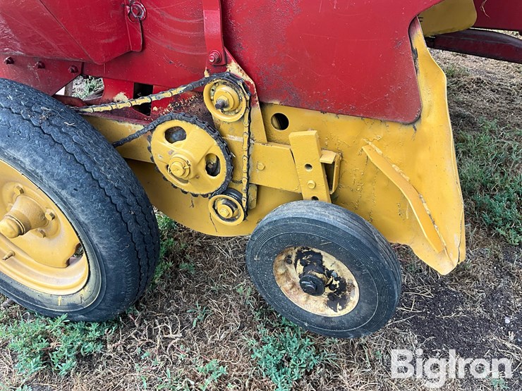 new-holland-275-image-18
