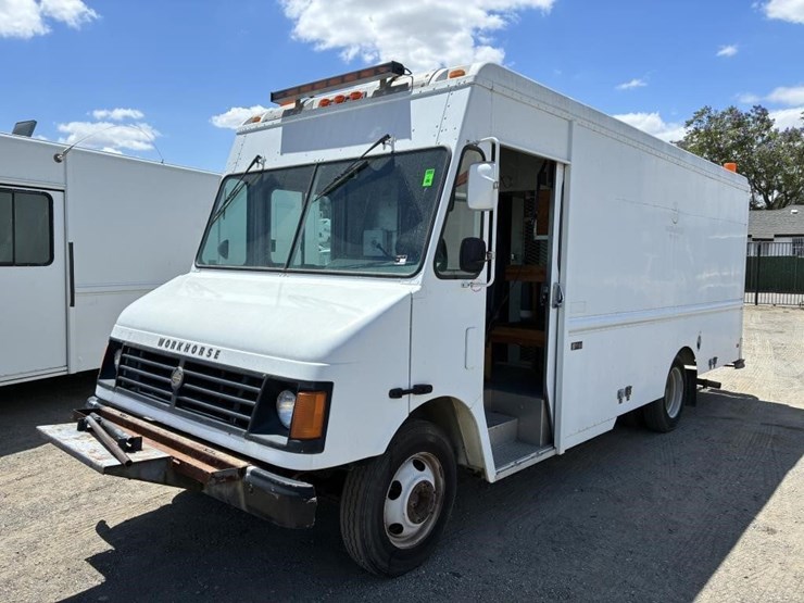 2001-workhorse-p42-image-1