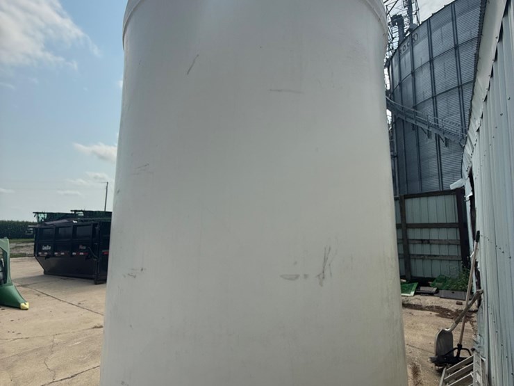 ace-roto-mold-7,000-gal-vertical-tank-image-6