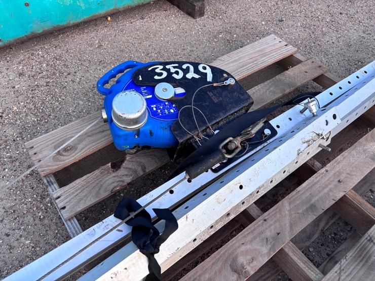 #3529-•-man-hole-lift-image-2