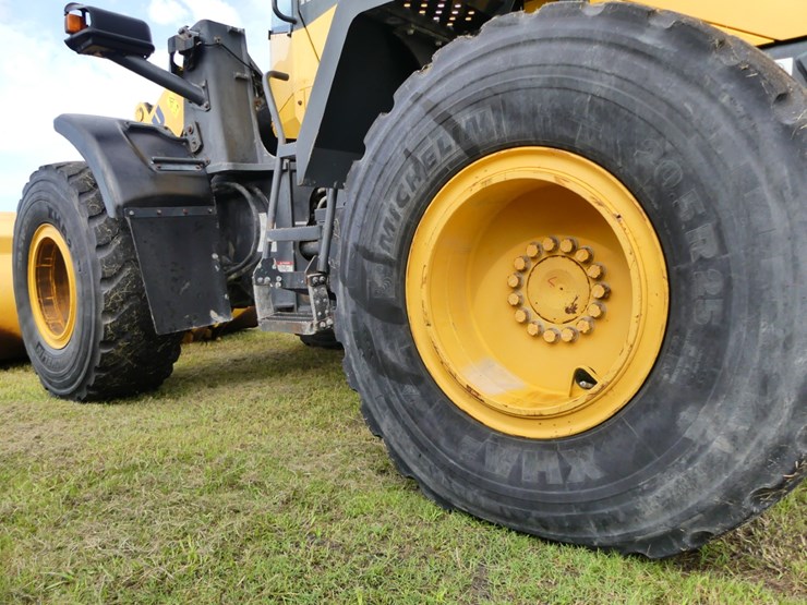 komatsu-wa320-image-5