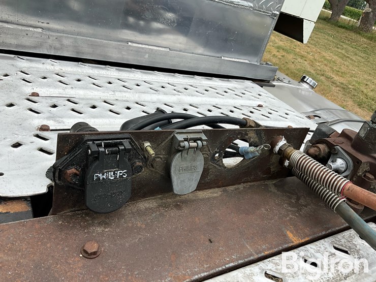2015-mack-granite-gu713-image-14