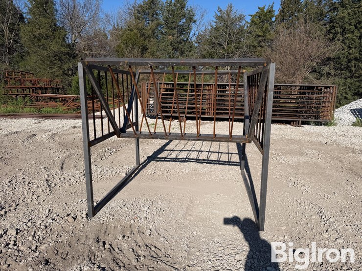 standing-hay-feeder-image-2