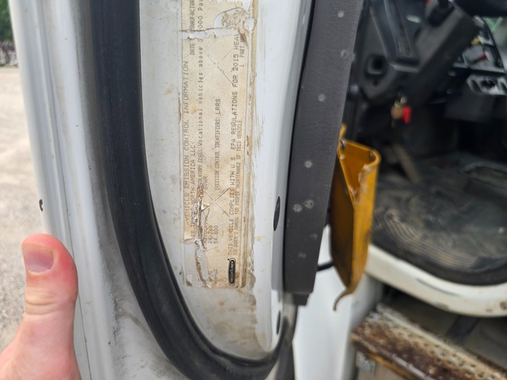 2006-freightliner-m2-106-image-38