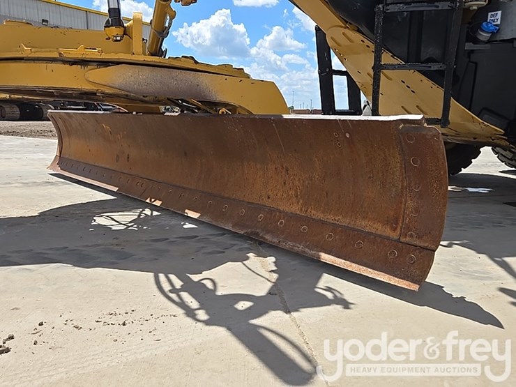 2016-caterpillar-140m3-awd-image-18