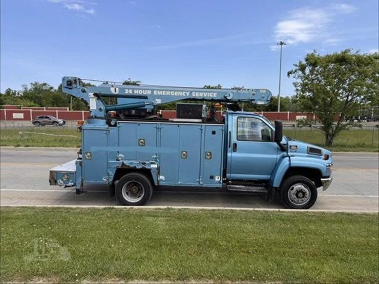 2007-gmc-topkick-c5500-image-1