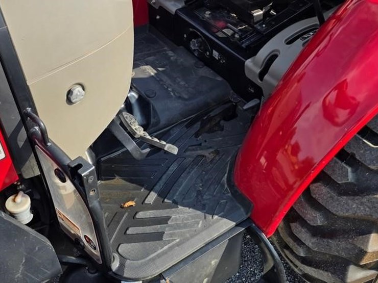 case-ih-farmall-35c-image-41