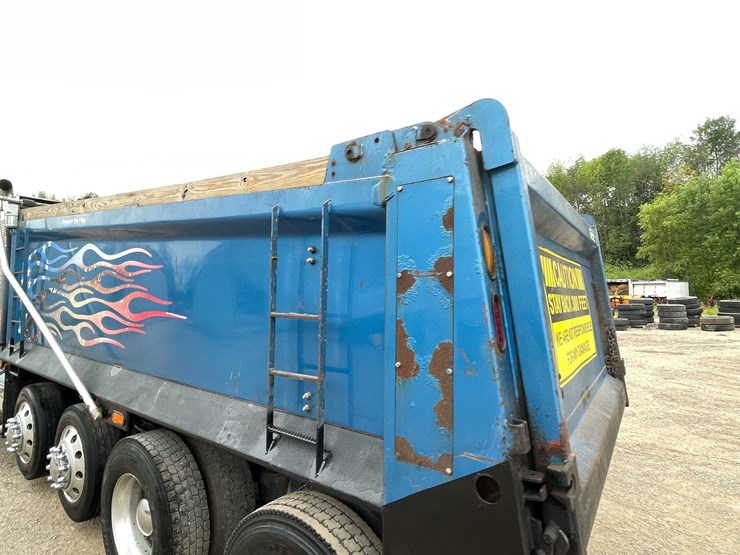 #141-•-2007-freightliner-cascadia-dump-truck-(has-wi-title)-(denmark,-wi)-image-24