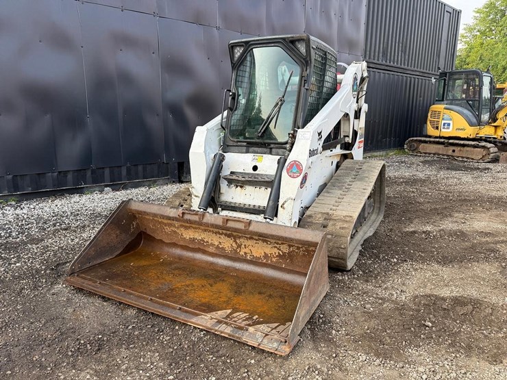 2008-bobcat-t300-image-8