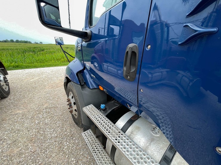 #108-•-2020-international-semi-tractor-(has-wi-title)-(denmark,-wi)-image-61