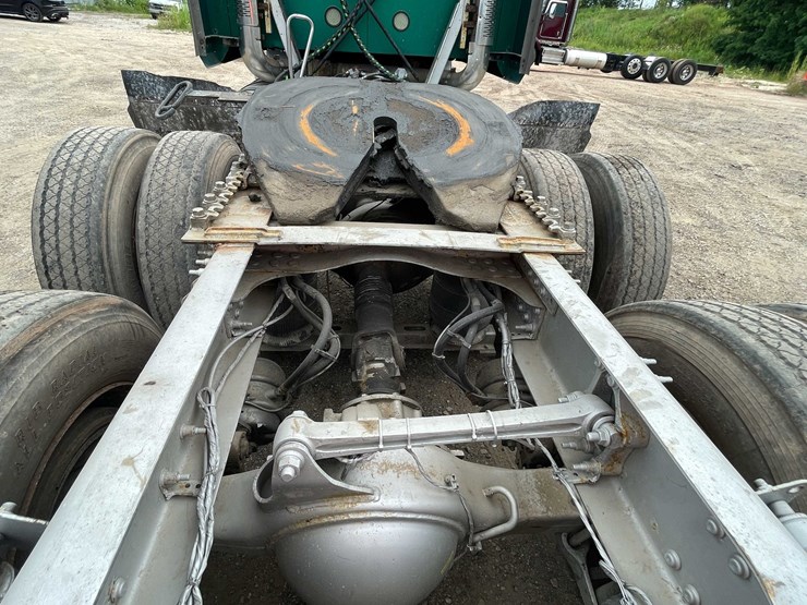 #114-•-2011-mack-semi-tractor-(has-wi-title)-(denmark,-wi)-image-32