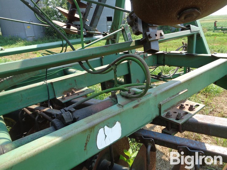 john-deere-235-image-15