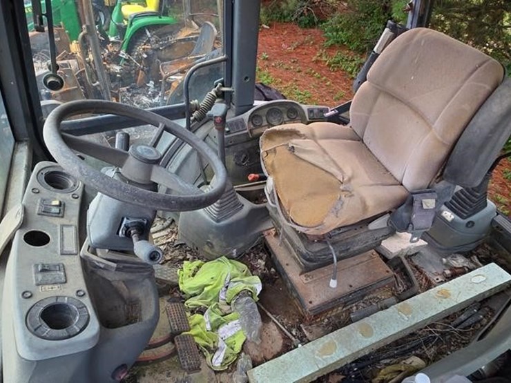 new-holland-555e-image-41