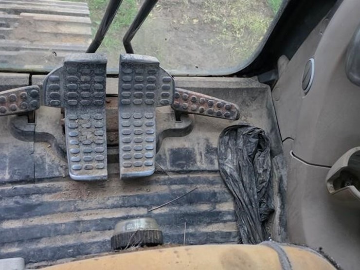 2011-deere-240d-lc-image-86