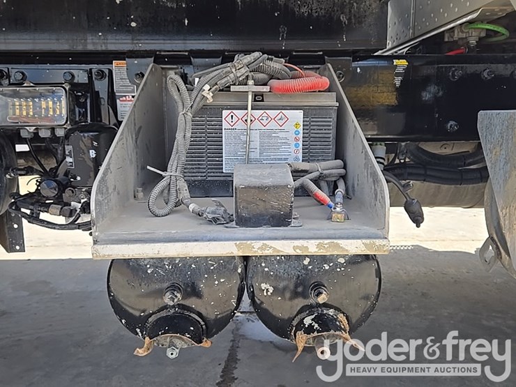 2018-peterbilt-348-image-42
