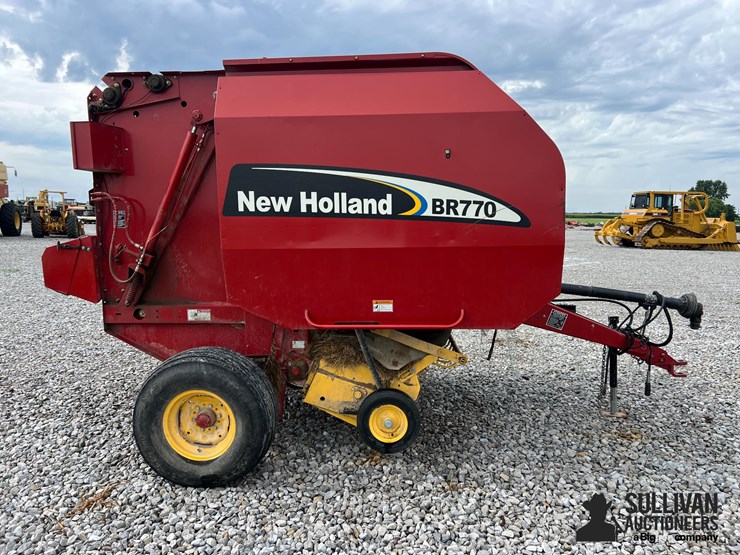 new-holland-br770-image-4