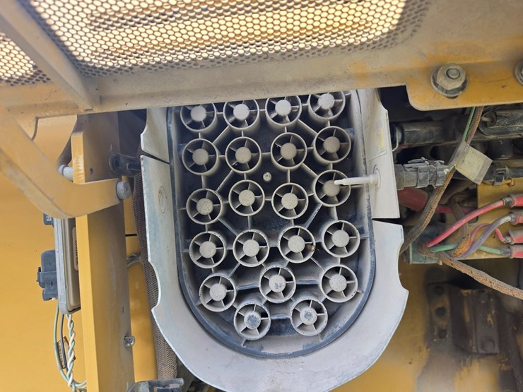 caterpillar-ap-1055f-image-92
