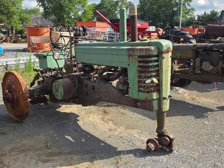 john-deere-tractor-(not-running)-image-1