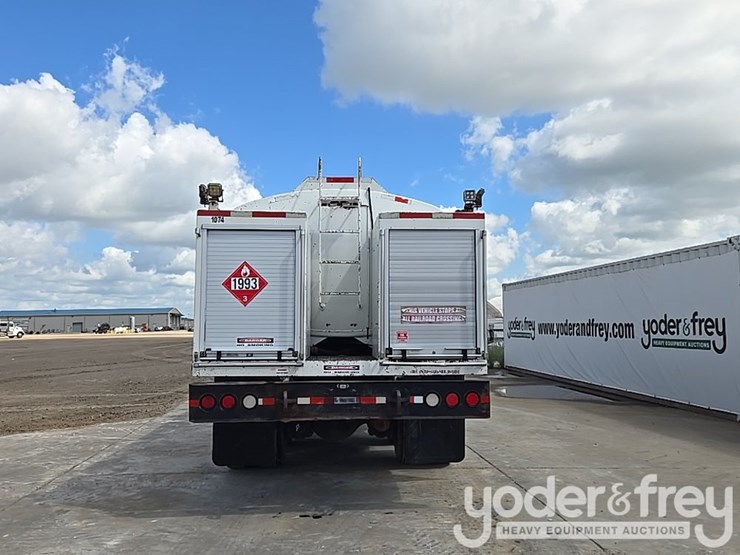 2005-peterbilt-357-image-4