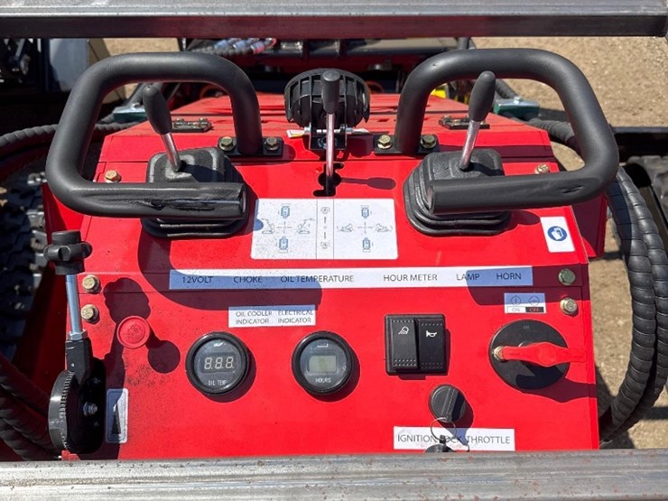 new-sd-lanch-co-mini-stand-on-skidloader-model-ssl60-image-5