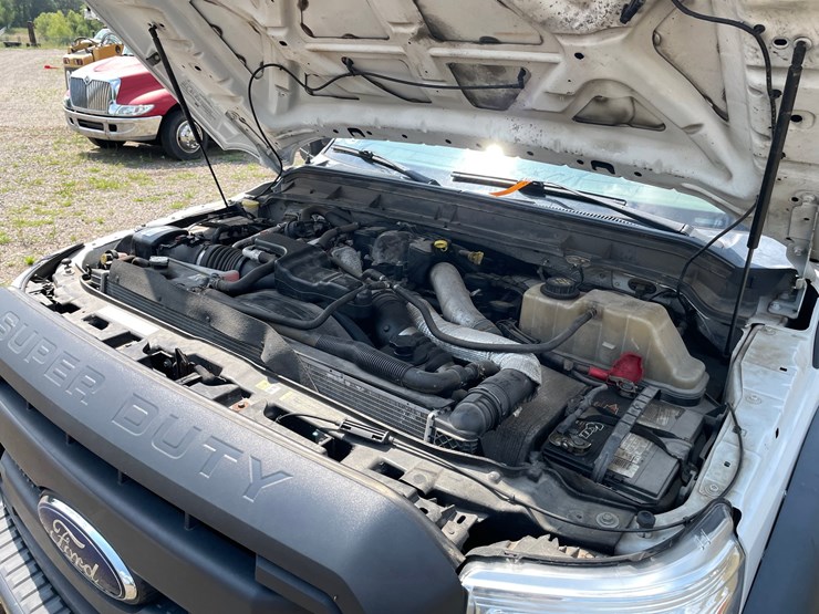 2013-ford-f550-image-25