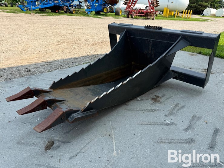 skid-steer-stump-bucket-image-1