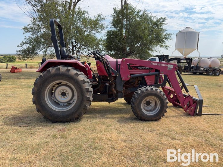 2015-mahindra-4540-image-4