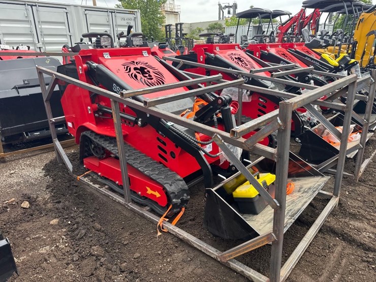 new-sd-lanch-co-mini-diesel-stand-on-skidloader-model-ssl1500-image-1