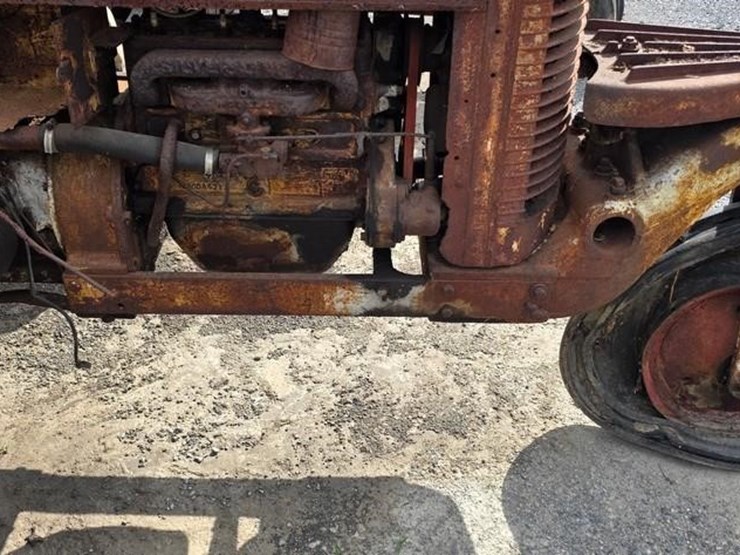 silver-king-tractor-(not-running)-106-image-14