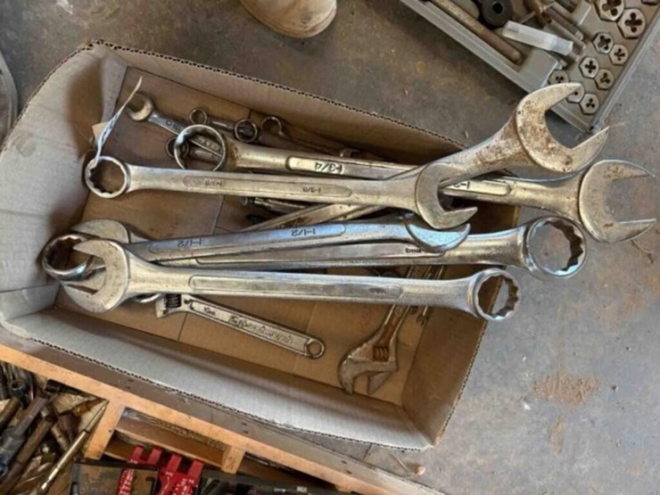 assort-of-hand-tools-image-1