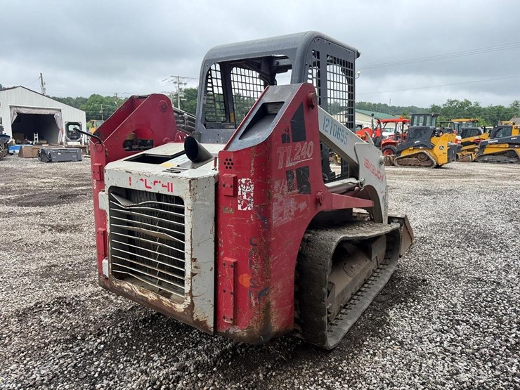 2011-takeuchi-tl240-image-4