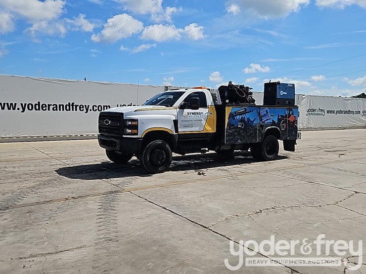 2021-chevrolet-silverado-5500hd-image-2