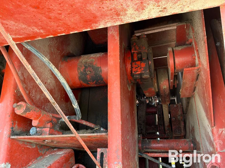 hesston-4800-image-14