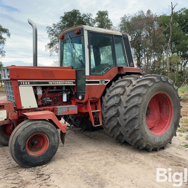 1976 INTERNATIONAL 1586