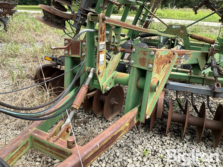 john-deere-726-image-16