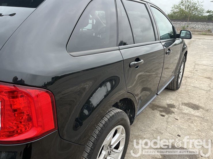 2013-ford-edge-image-27