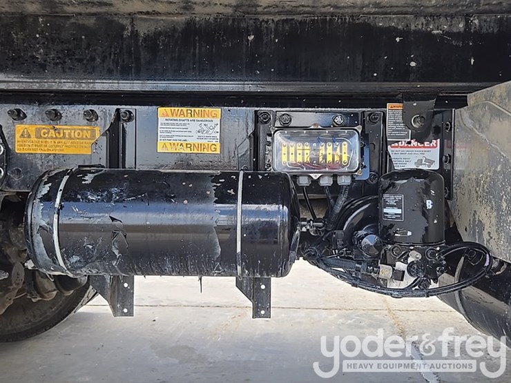 2018-peterbilt-348-image-35
