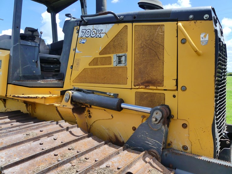 2014-deere-700k-lgp-image-11