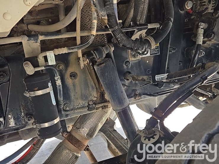 2018-peterbilt-348-image-21