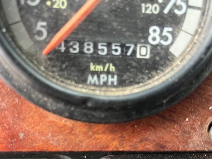 1999-freightliner-fld120-image-23