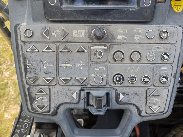 caterpillar-ap-1055f-image-19