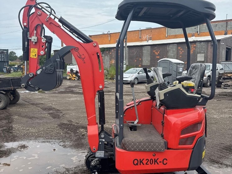 new-cfg-industrial-co-diesel-mini-excavator-model-qk20k-c-image-1