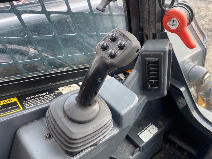 2024-deere-324g-image-30